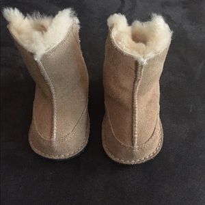 💯 Authentic gently worn Baby Ugg boots.
